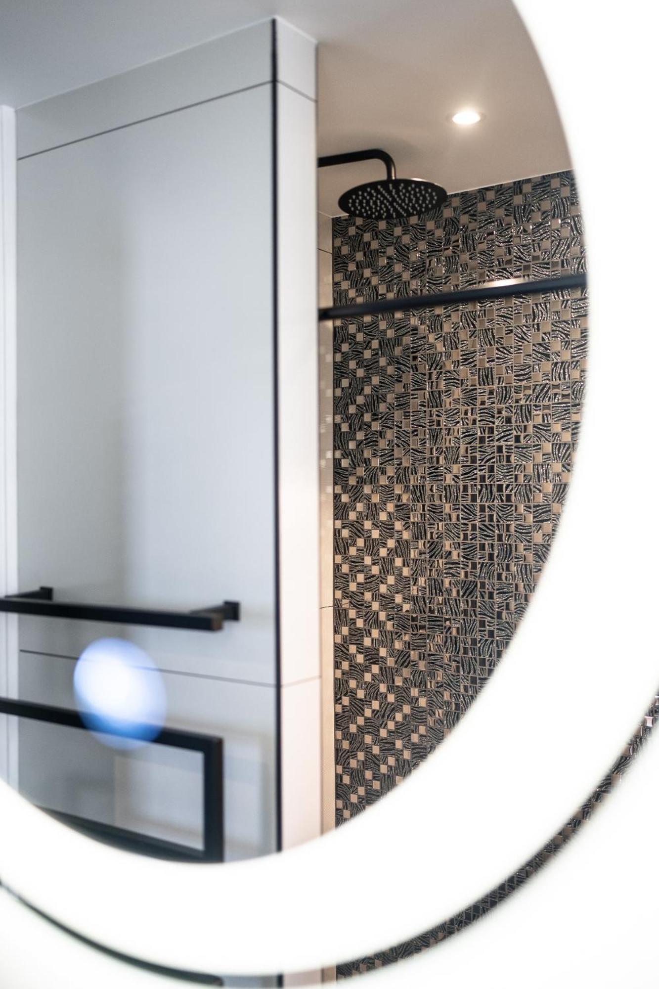 Enchantress'apartment Designed By Cm Apartment