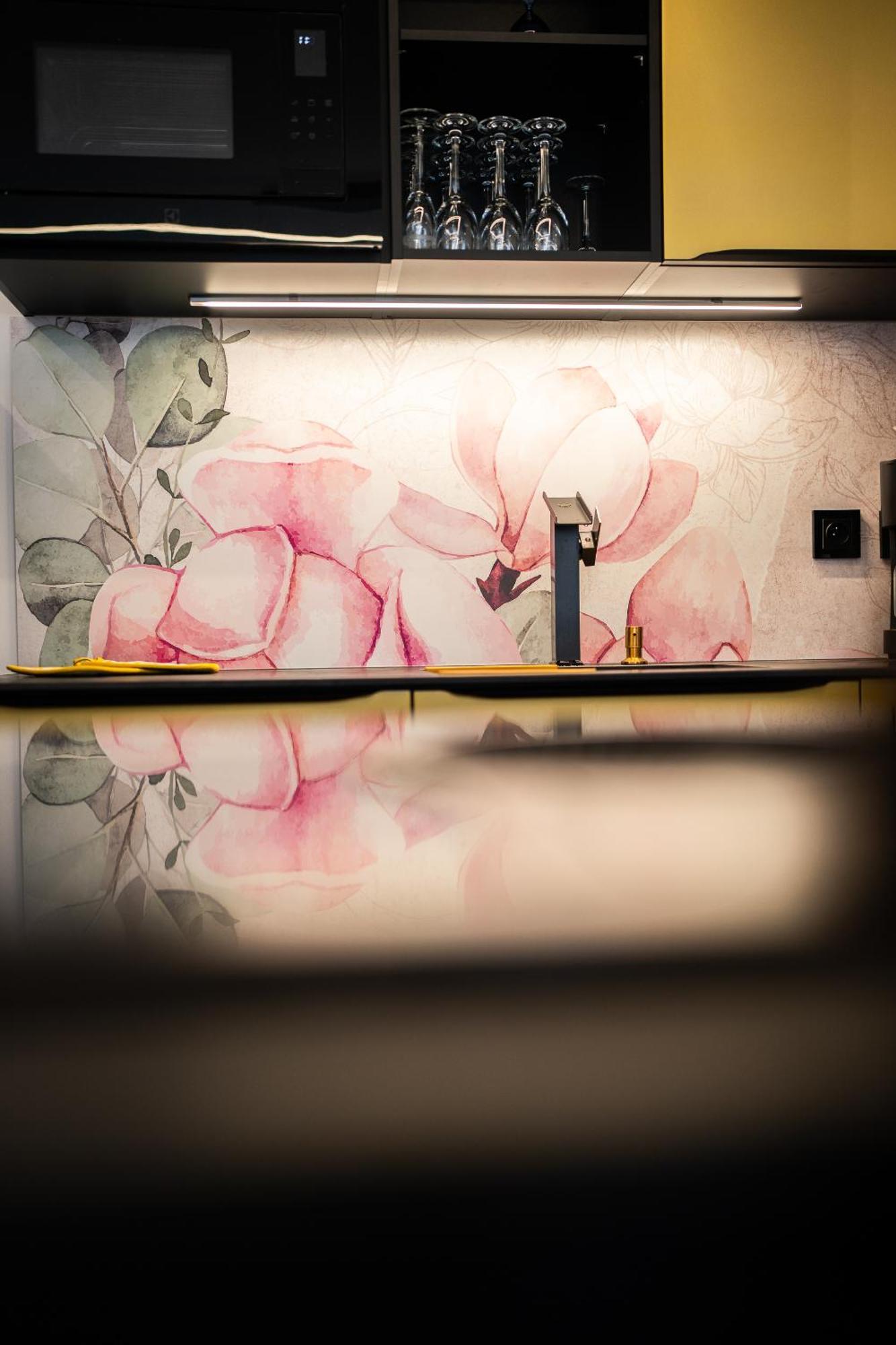 Enchantress'apartment Designed By Cm Apartment