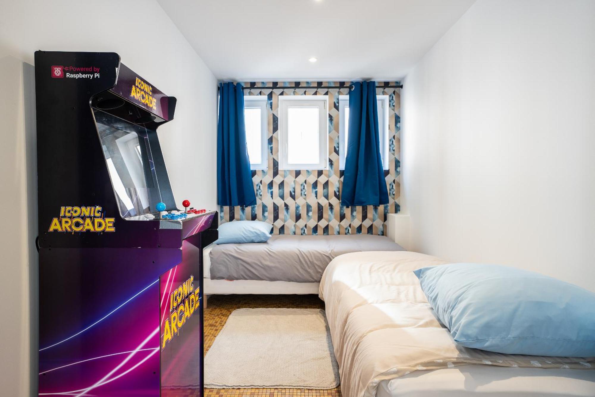 Enchantress'apartment Designed By Cm Apartment