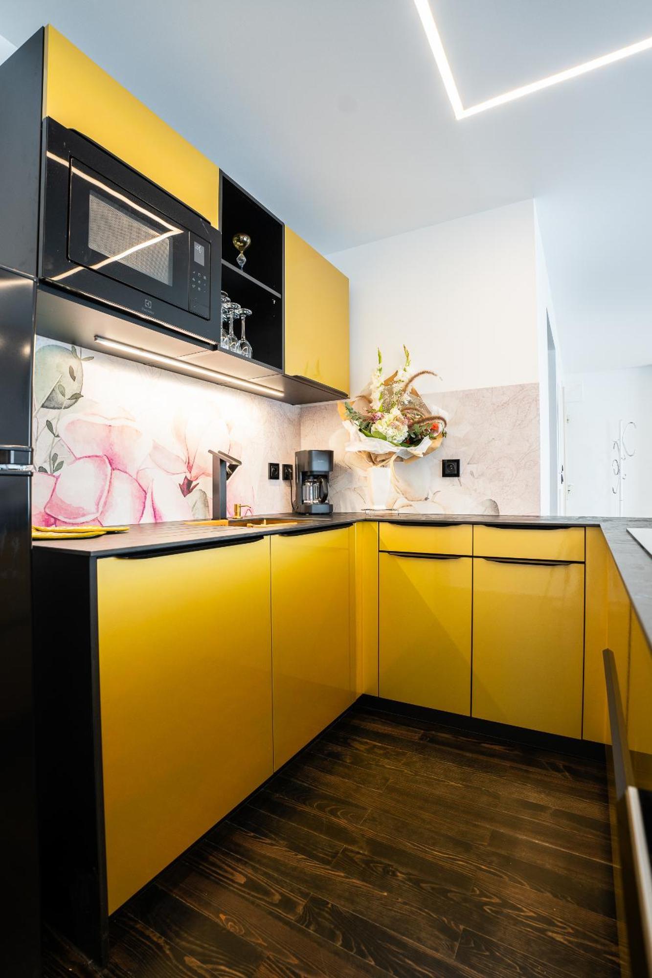 Enchantress'apartment Designed By Cm Apartment